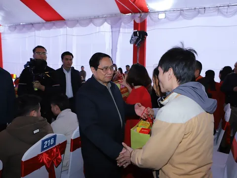 Thủ tướng Chính phủ Phạm Minh Chính thăm, tặng quà gia đình chính sách, hộ nghèo, công nhân lao động tại Thanh Hóa