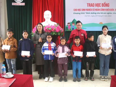 Hà Tĩnh dành tặng 30 suất học bổng cho học sinh có hoàn cảnh khó khăn học giỏi