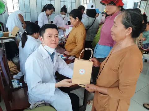 200 phần quà "Tết Nhân ái" đến với bà con tỉnh Long An