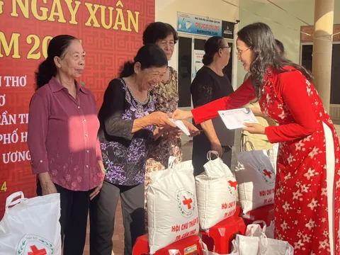 Chợ Tết 0 đồng, ấm lòng ngày xuân