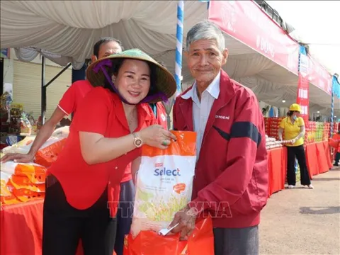 "Tết nhân ái - Gắn kết cộng đồng" ở vùng biên Bình Phước