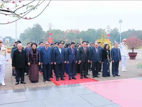 Lãnh đạo Đảng, Nhà nước vào Lăng viếng Bác nhân dịp Tết Giáp Thìn 2024