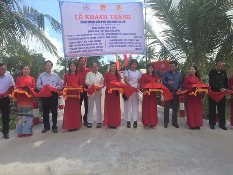 Hân hoan niềm vui khánh thành cây cầu giao thông nông thôn