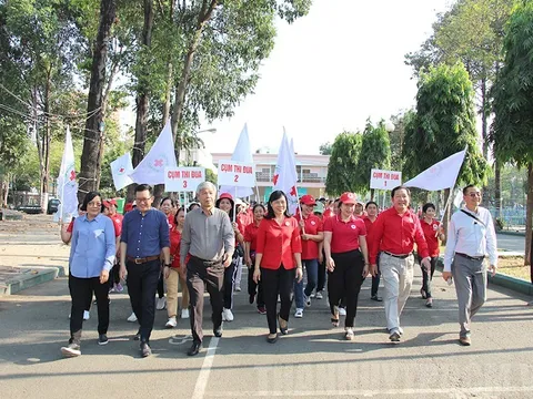 Hơn 1.000 cán bộ, hội viên, tình nguyện viên Chữ thập đỏ TP Thủ Đức đi bộ hưởng ứng chiến dịch “Triệu bước chân nhân ái”