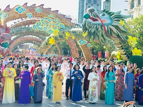 TP Hồ Chí Minh: Hơn 5.000 người đồng diễn áo dài trên phố đi bộ Nguyễn Huệ