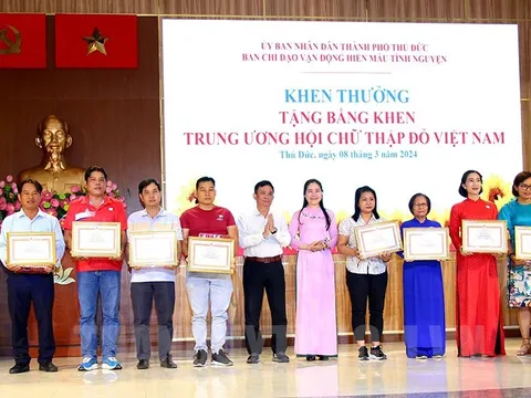 Kịp thời khen thưởng những tập thể, cá nhân có thành tích nổi trội trong phong trào hiến máu nhân đạo