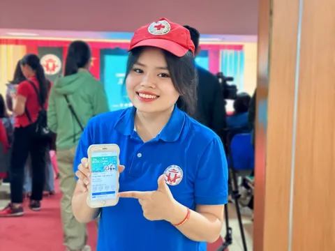 Người dân Đất tổ hưởng ứng Chiến dịch "Triệu bước chân nhân ái"