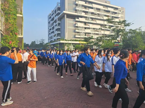 Gần 2.000 người tham gia đi bộ hưởng ứng Chiến dịch "Triệu bước chân nhân ái" tại Cần Thơ