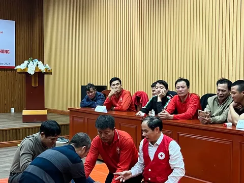 Thanh Hóa: Tập huấn sơ cấp cứu cho Đội cấp cứu biển Sầm Sơn