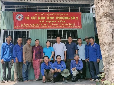 Bàn giao những căn nhà tình thương cho hộ nghèo