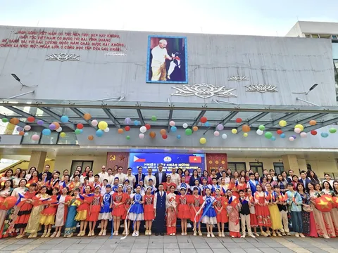 Đoàn công tác giáo dục Philippines giao lưu với Trường Kim Đồng