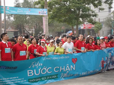 Hơn 200 tình nguyện viên chạy 5km hưởng ứng Chiến dịch "Triệu bước chân nhân ái" tại Lạng Sơn