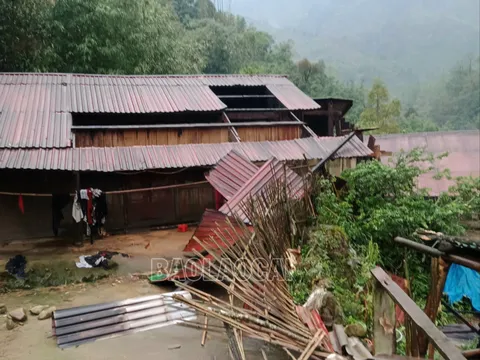 Lào Cai: Mưa đá và gió lốc dữ dội khiến 1 người bị thương, nhiều tài sản bị hư hại