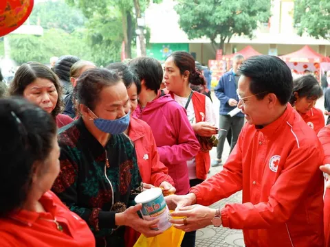 Hội Chữ thập đỏ Thành phố Hà Nội hỗ trợ hơn 127.000 suất quà Tết Nhân ái