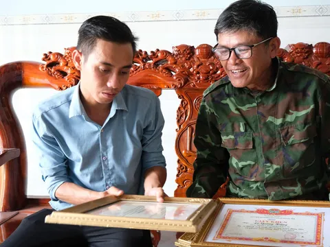 Cho đi những giọt máu hồng