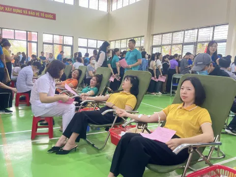 500 tình nguyện viên tham gia hiến máu tình nguyện