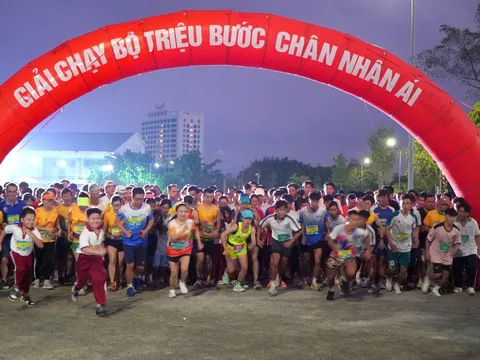 Hơn 750 vận động viên tham dự chạy bộ "Triệu bước chân nhân ái" tại Cà Mau