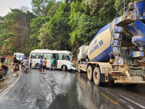 Xe bồn và xe khách va chạm ở Điện Biên, thương vong thấp do sơ cứu kịp thời