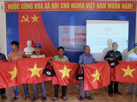 Tuyên truyền phổ biến kiến thức pháp luật trên biển cho ngư dân