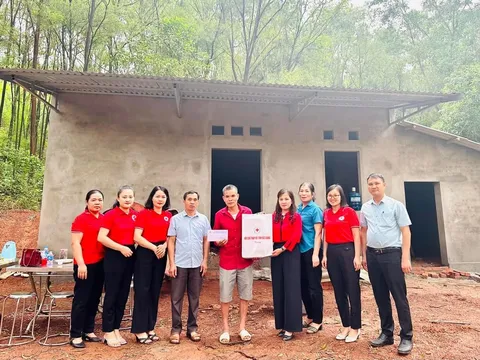 Bắc Giang: Khám bệnh nhân đạo và tặng quà cho người dân khó khăn