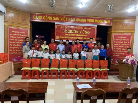Vận động nguồn lực, hỗ trợ cho các đối tượng dễ bị tổn thương, trẻ em khuyết tật