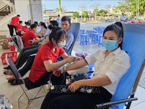 Chia sẻ niềm vui trong hoạt động hiến máu cứu người