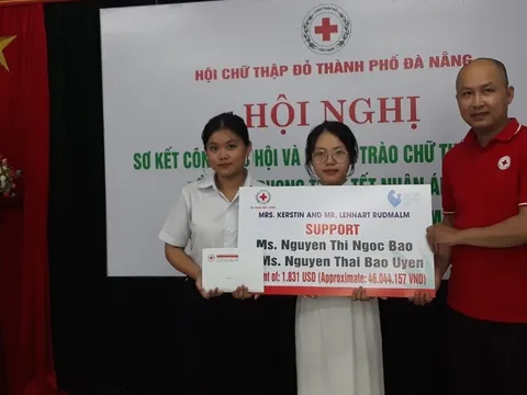 Hai chị em mồ côi cha, mẹ mất sức lao động được "Cha mẹ đỡ đầu" hỗ trợ