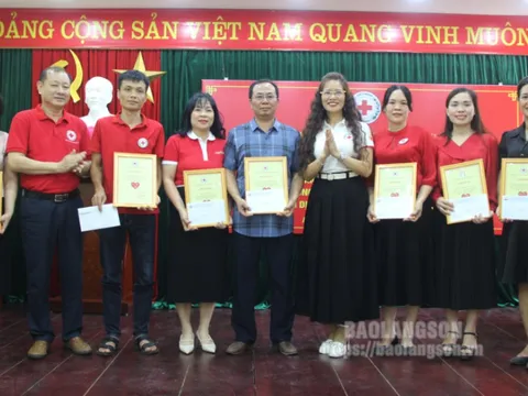 Tôn vinh 7 tập thể, 7 cá nhân đạt thành tích tiêu biểu trong Chiến dịch “Triệu bước chân nhân ái” năm 2024