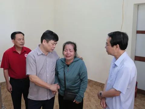 Chia sẻ nỗi đau với gia đình cháu bé bị bỏ quên trên xe dẫn đến tử vong