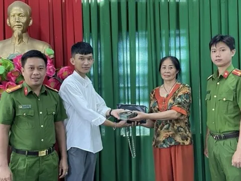 Trả lại tài sản trị giá trên 200 triệu đồng cho người đánh mất