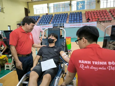 Tiếp nhận 517 đơn vị máu tại ngày hội “Giọt hồng đất lửa”