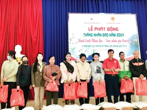 Hành trình nhân đạo - trao nhận yêu thương