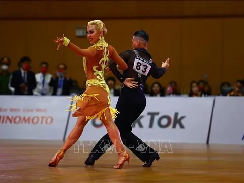 Việt Nam 'hái vàng' trong ngày thi đầu tiên của Khiêu vũ thể thao