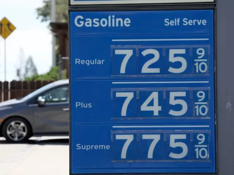 Giá xăng ở Mỹ chạm ngưỡng cao nhất mọi thời đại 