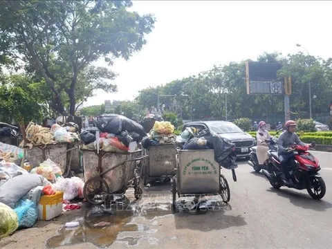Tái hiện cảnh rác thải sinh hoạt dồn ứ, Hà Nội đặt thời hạn cho việc xử lý