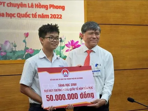 TP Hồ Chí Minh: Khen thưởng học sinh đoạt Huy chương Vàng Olympic Hóa học quốc tế