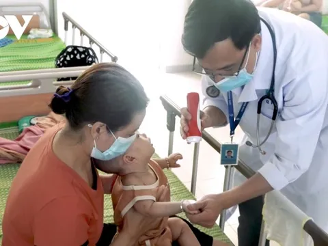 Bệnh nhân mắc tay chân miệng thể nặng tăng cao ở Quảng Ngãi