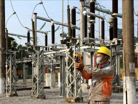 Chính phủ chỉ đạo đảm bảo cung ứng đủ điện cho sản xuất, kinh doanh và tiêu dùng