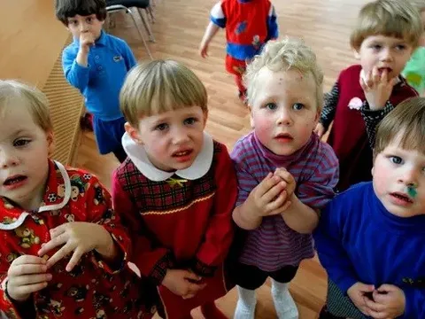 Nghị sĩ Nga đề xuất cấm công dân ‘các nước không thân thiện' nhận nuôi trẻ em Nga