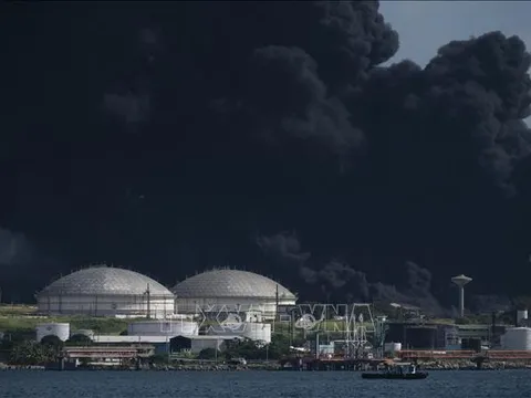 Vụ cháy kho dầu lớn nhất Cuba: Lửa đe dọa bể chứa thứ ba, diễn biến ít khả quan
