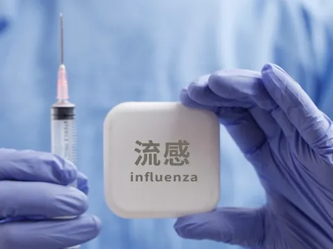 Trung Quốc chuẩn bị đối phó với 'đại dịch kép' cúm và COVID-19