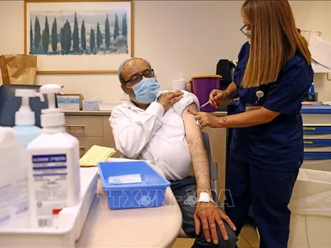 Chiến lược 'phủ sóng' vaccine toàn dân