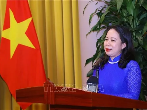 Phó Chủ tịch nước Võ Thị Ánh Xuân thăm, tặng quà cho trẻ em phẫu thuật nụ cười