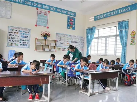 Đầu tư cơ sở vật chất, đáp ứng yêu cầu dạy và học vùng đồng bào dân tộc thiểu số