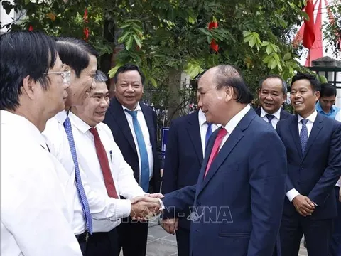 Chủ tịch nước Nguyễn Xuân Phúc dự Lễ khai giảng Trường THPT Chuyên Khoa học Tự nhiên