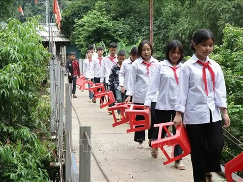 Lễ Khai giảng đặc biệt ở ngôi trường vùng lũ Tạ Khoa, Sơn La