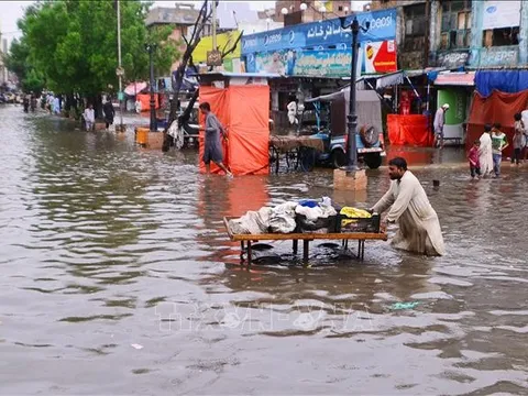 Pakistan đối mặt trận lũ lụt tồi tệ nhất lịch sử, 30% diện tích chìm trong biển nước