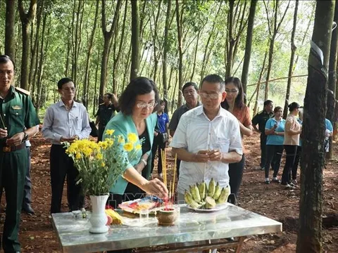 Phát hiện và cất bốc 35 hài cốt liệt sỹ tại xã Minh Đức ở Bình Phước