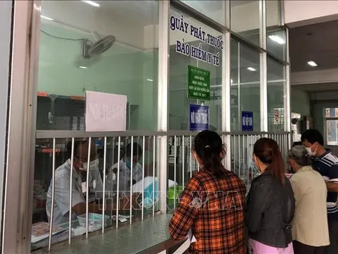 Bệnh viện, bệnh nhân phấp phỏng chờ thuốc điều trị, vật tư y tế