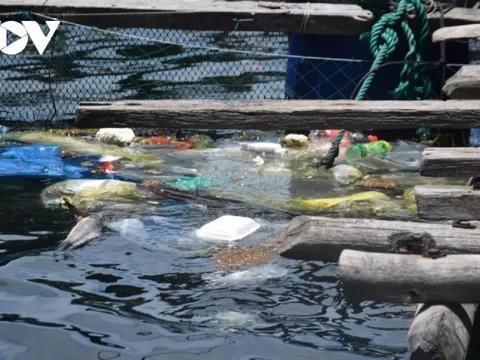 Rác thải nhựa trở thành nỗi ám ảnh của người dân ven biển
